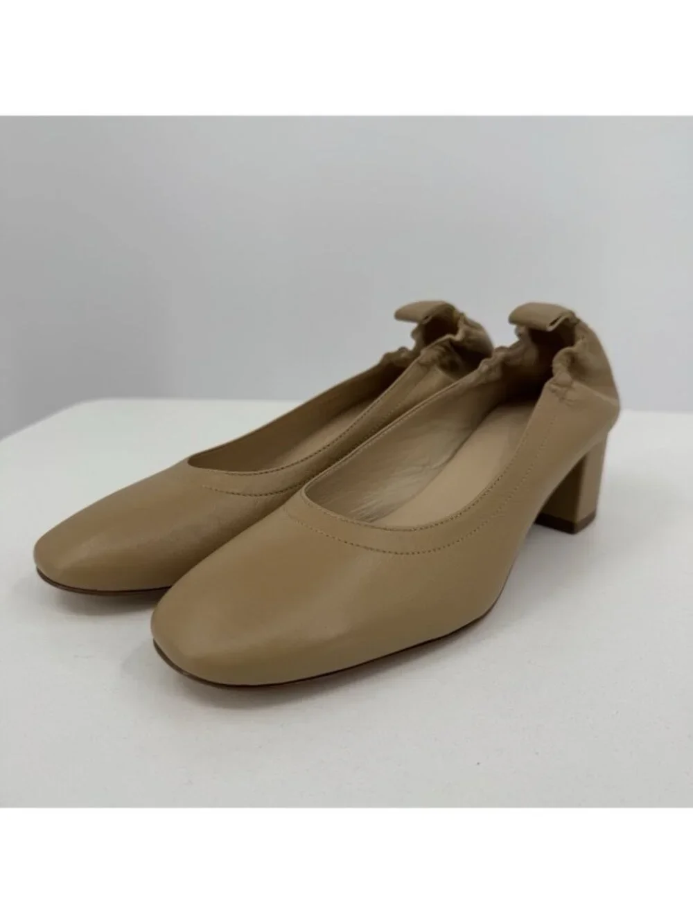 Everlane Italian Leather Day Heel Light Taupe 7.5 Women's Elastic Back Comfort